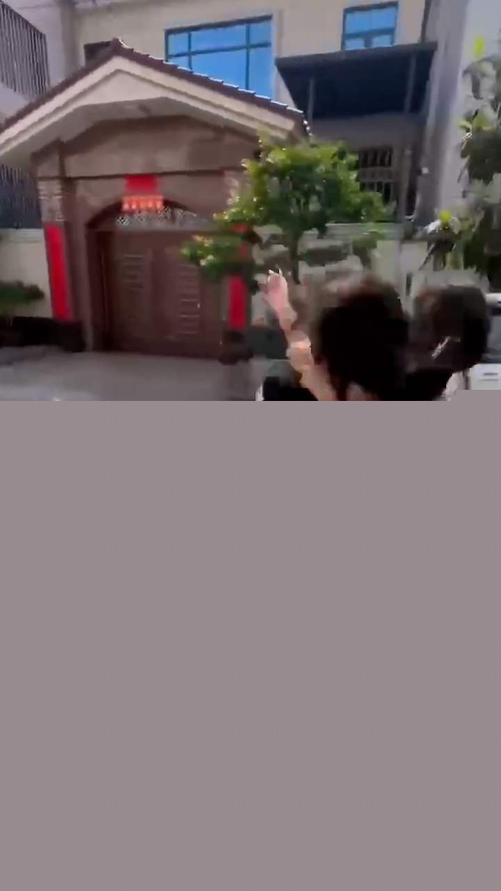 精神小妹争夺黄毛 (1)