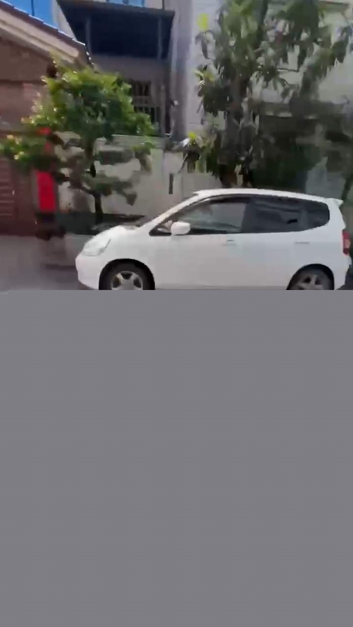 精神小妹争夺黄毛 (2)