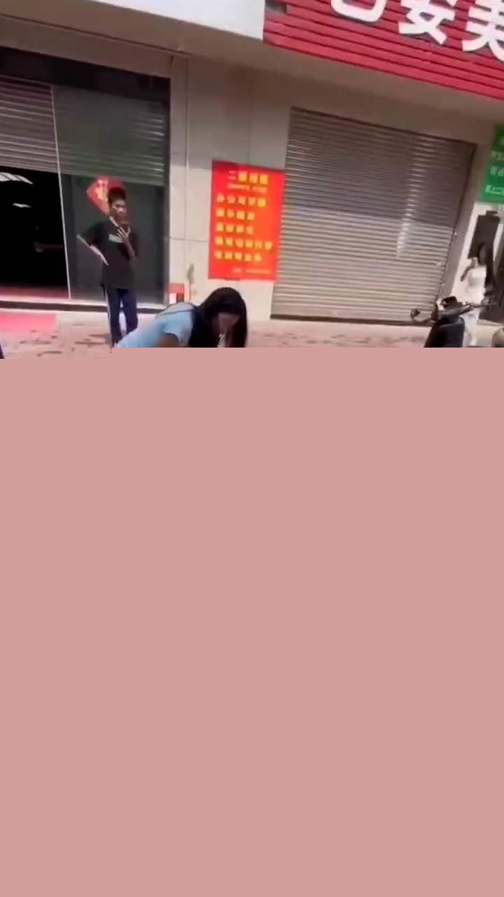 精神小妹争夺黄毛 (4)