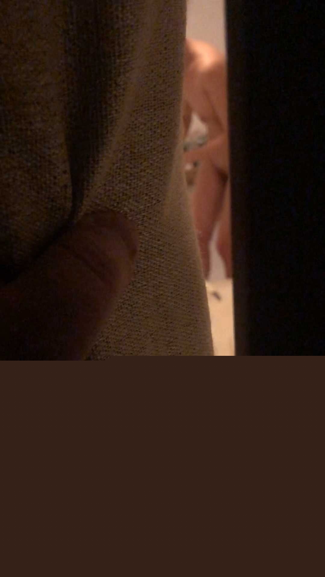 扒窗帘偷拍隔壁嫂子洗完澡护肤 4