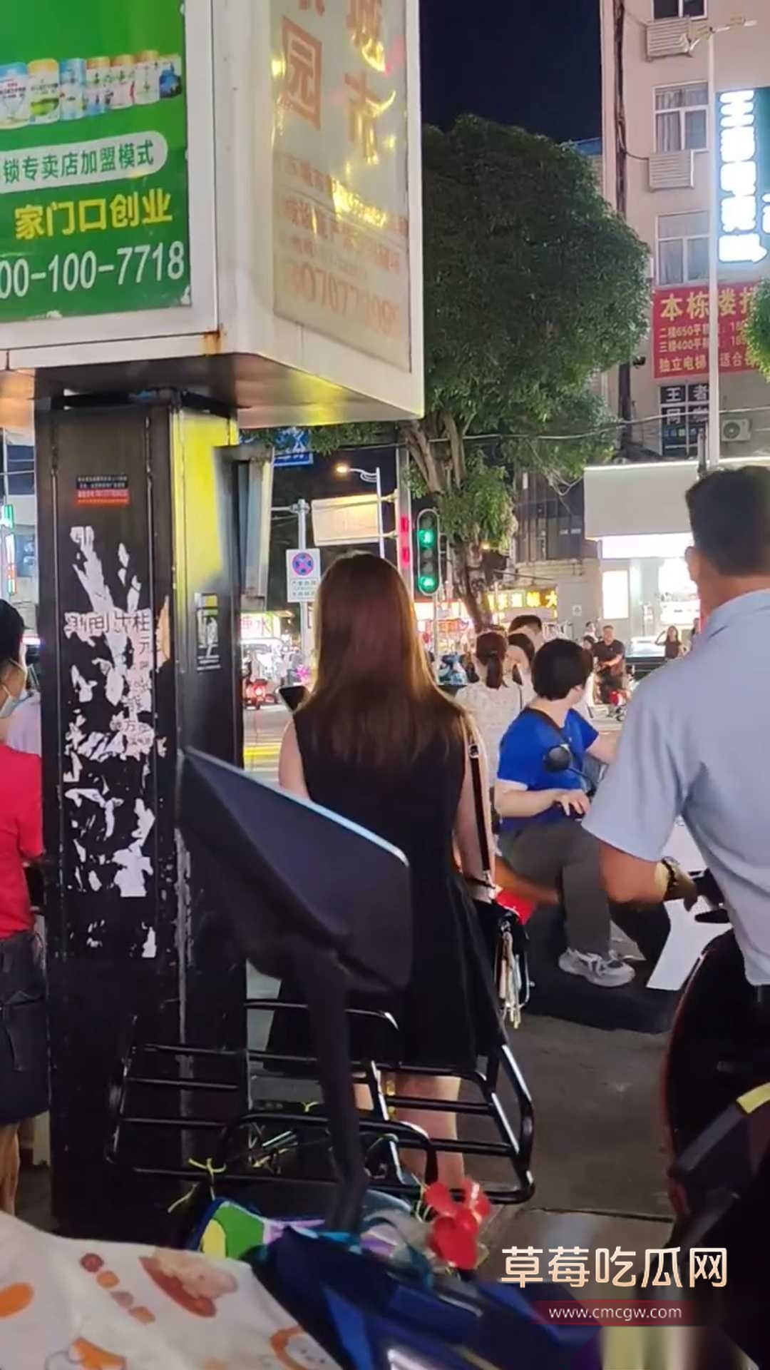 原配女当街殴打打小三 5