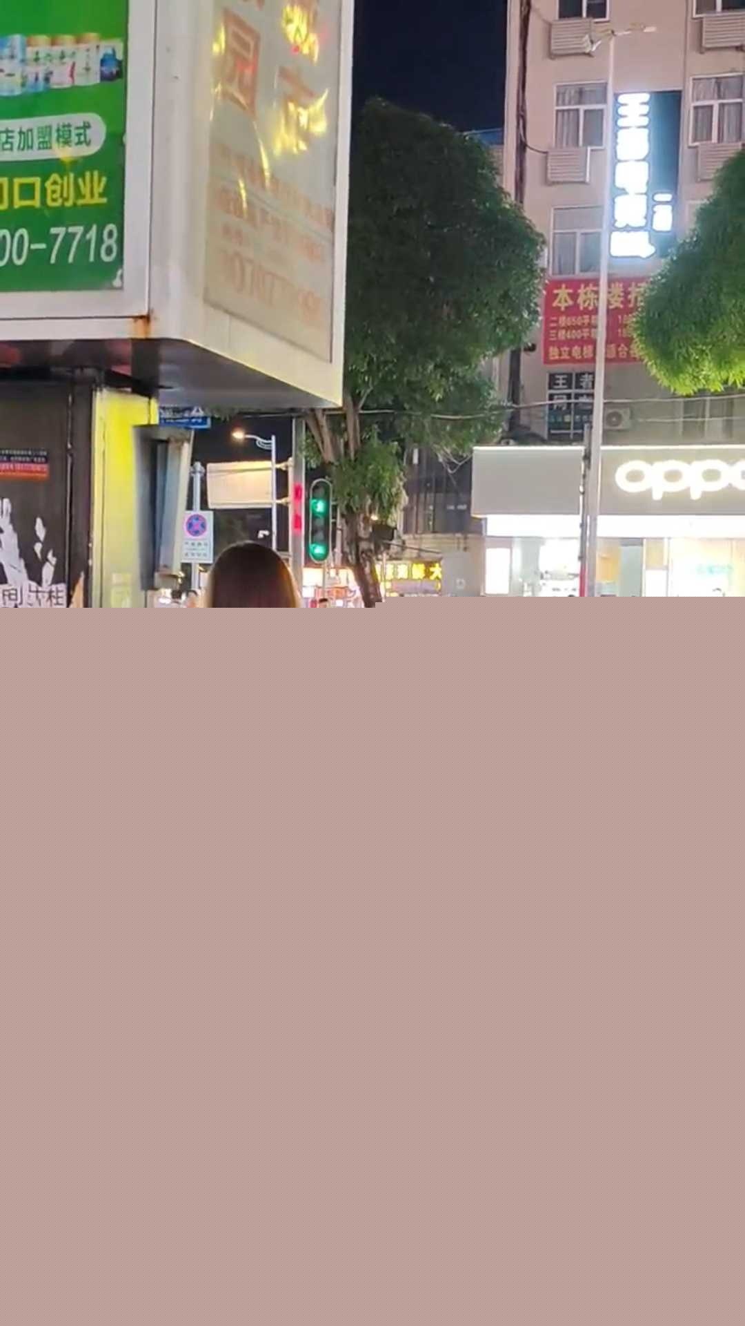 原配女当街殴打打小三 3