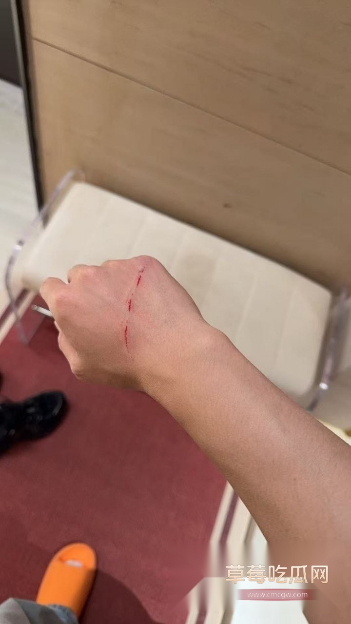 空姐艾淼出轨被曝光 1