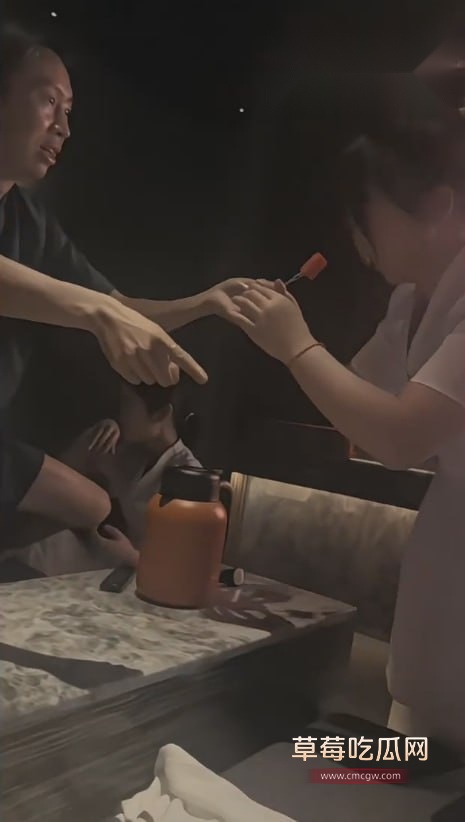 偷拍龟男骚操作 5