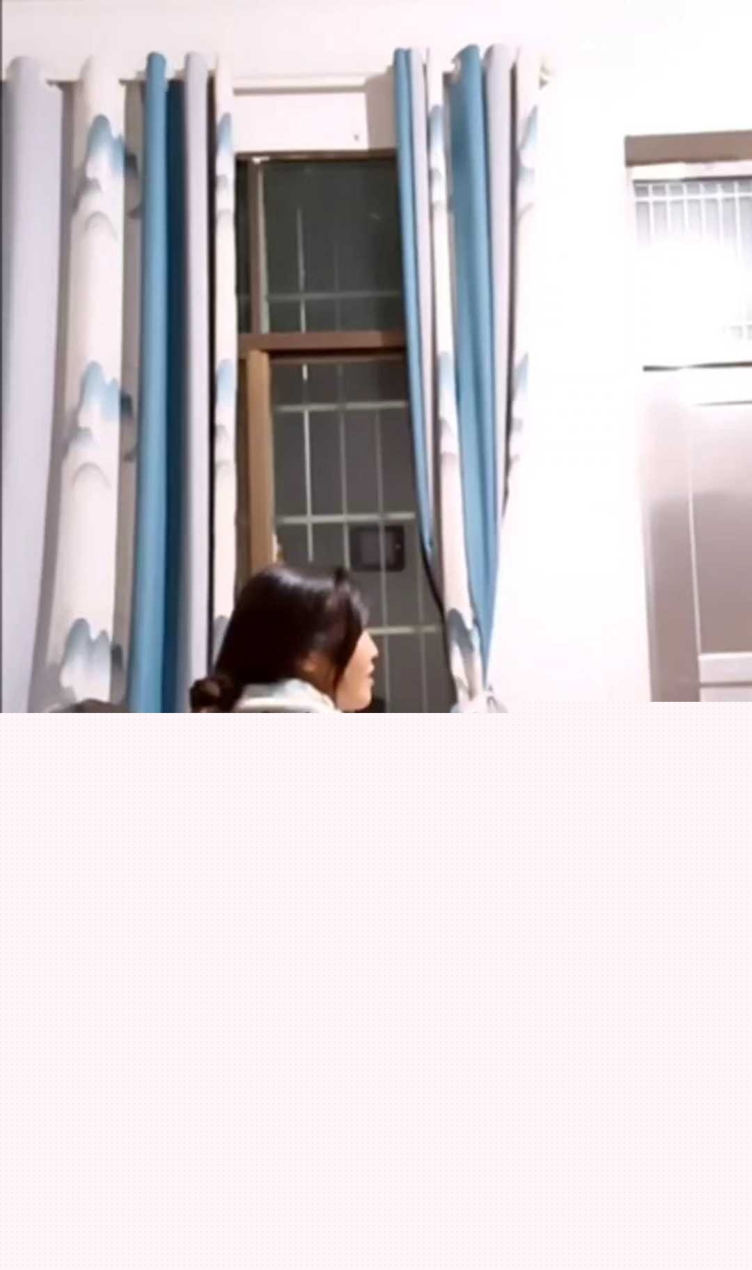 一边嗑瓜子一边还用道具自慰 1 一边嗑瓜子一边还用道具自慰 1