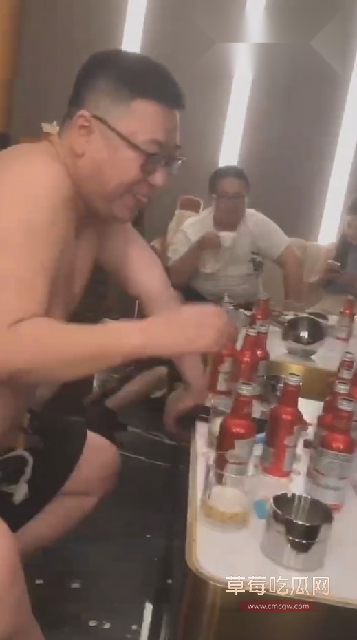 淫乱KTV偷拍 5 淫乱KTV偷拍 5