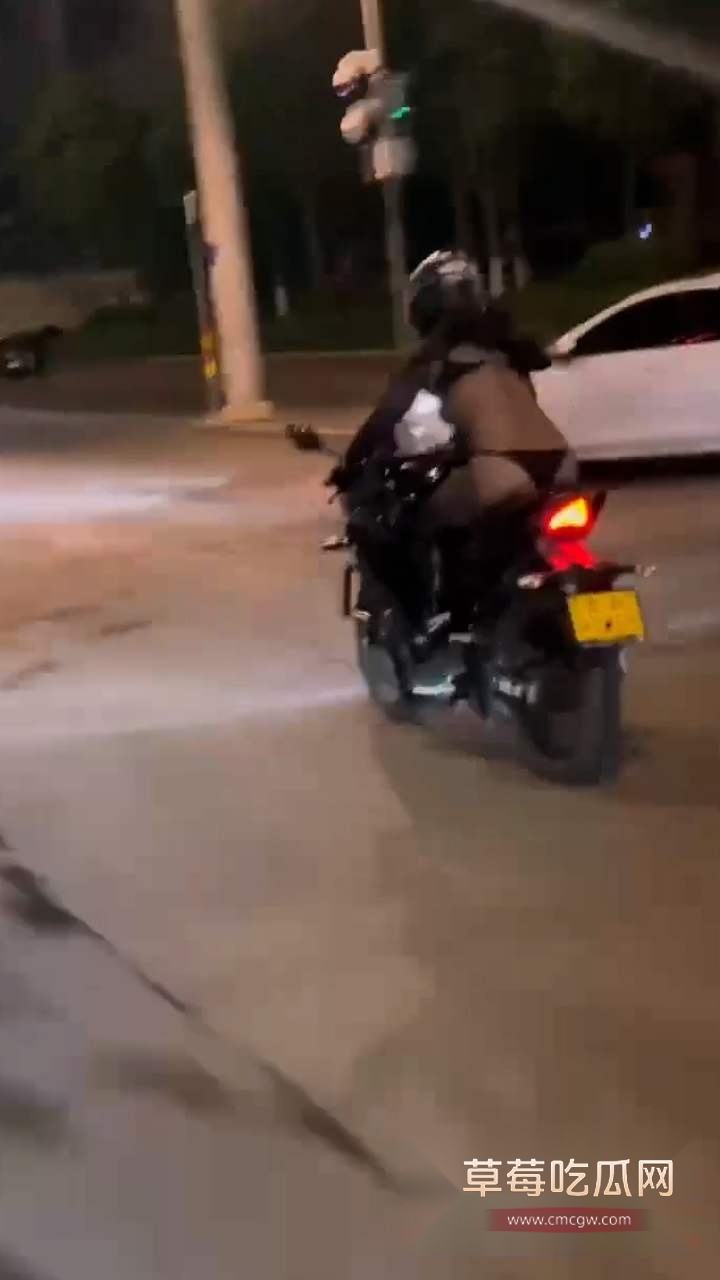 女骑士穿情趣内衣街头飙车 4 女骑士穿情趣内衣街头飙车 4