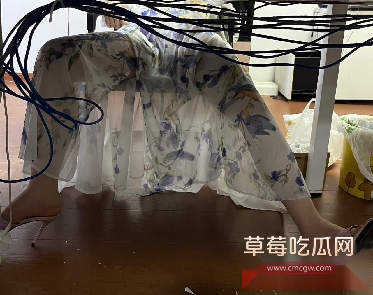 偷拍办公室女神 3