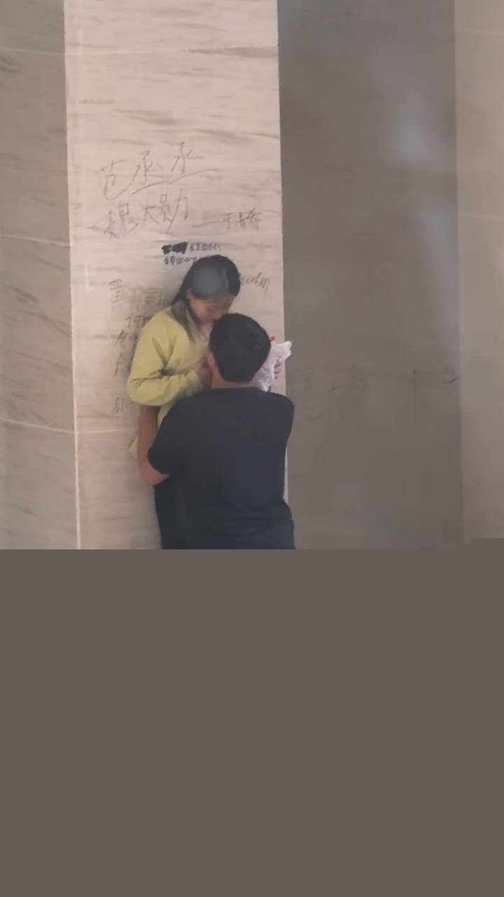 高中生课间操期间吃奶 3