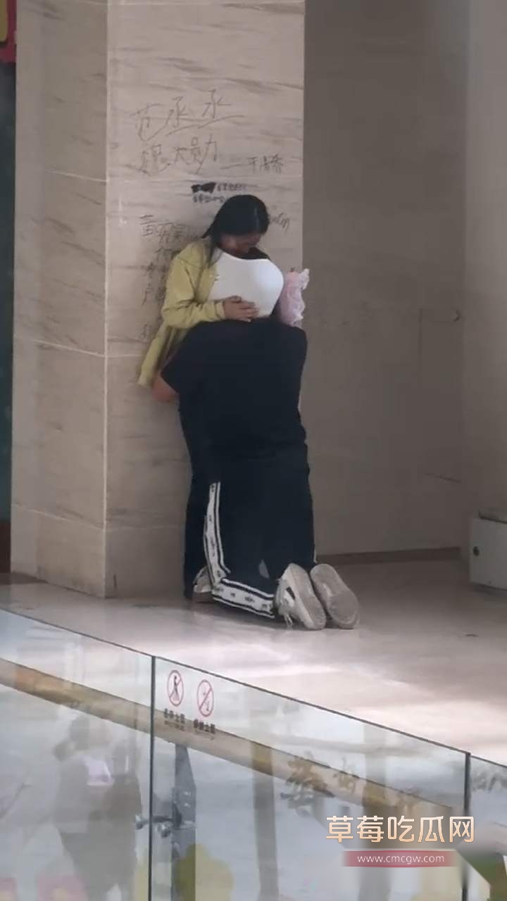 高中生课间操期间吃奶 5