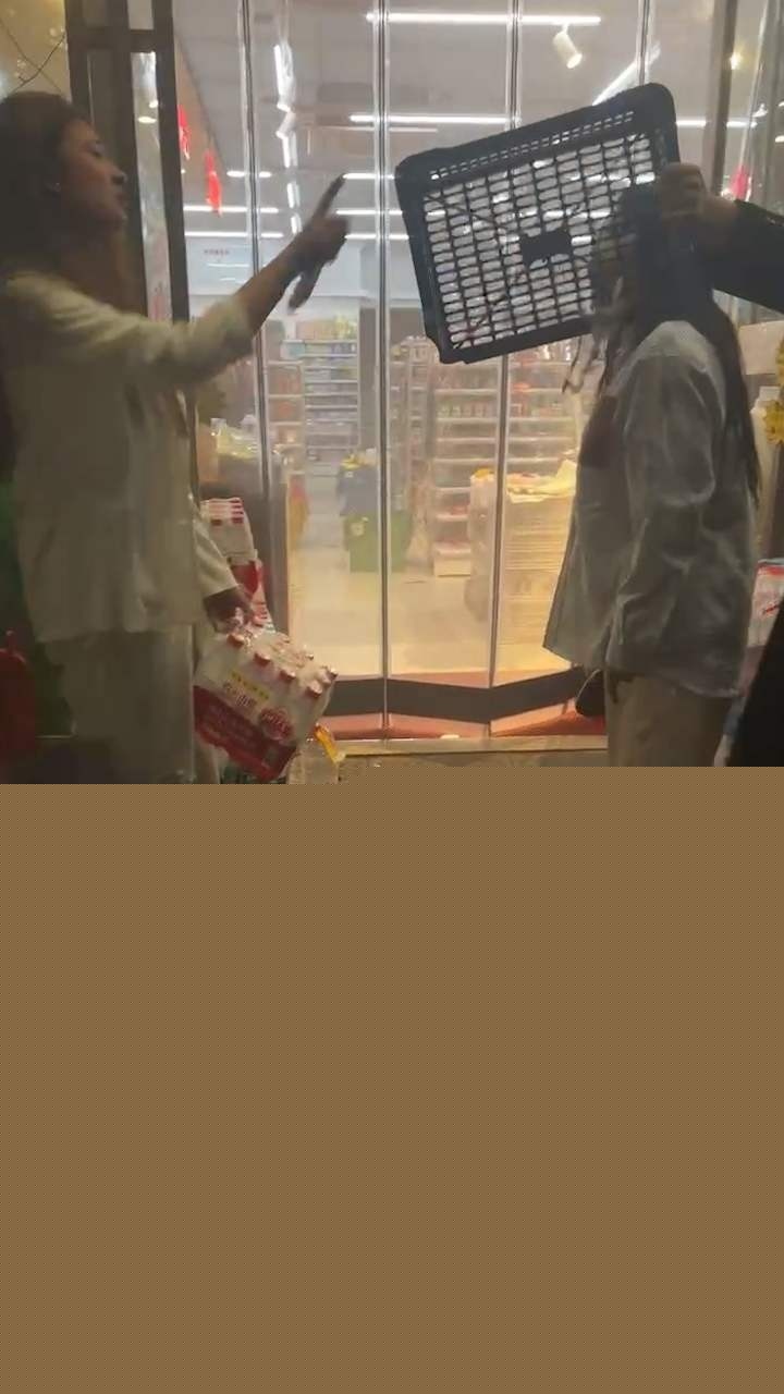 精神小妹摇人干仗 1