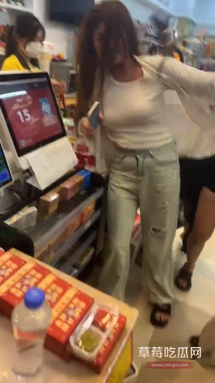 精神小妹摇人干仗 2