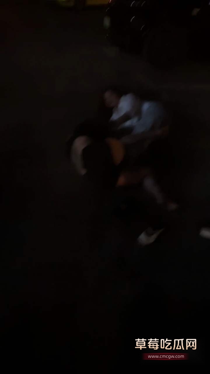 精神小妹摇人干仗 7