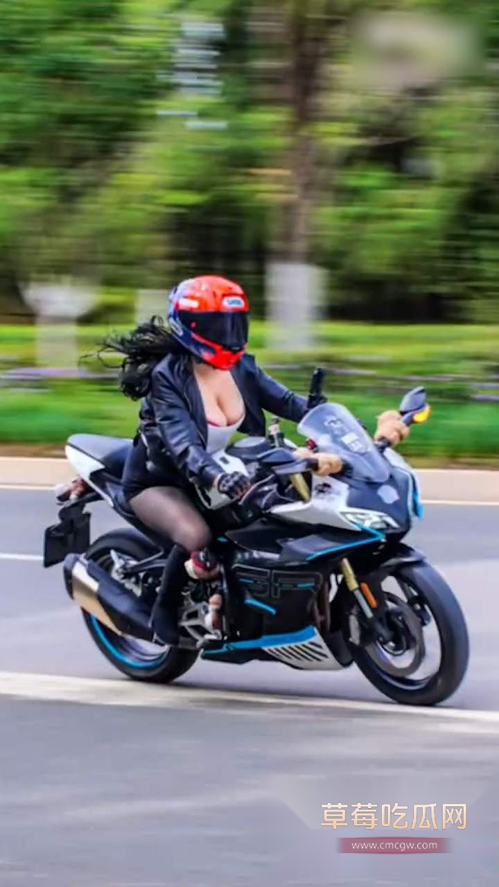 云南网红小姨妈摔车 1