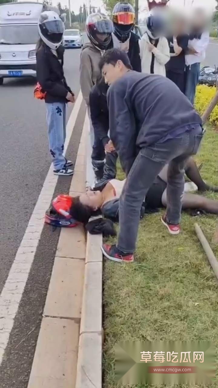 云南网红小姨妈摔车 3