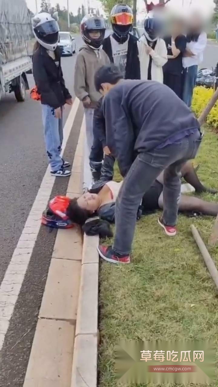 云南网红小姨妈摔车 4