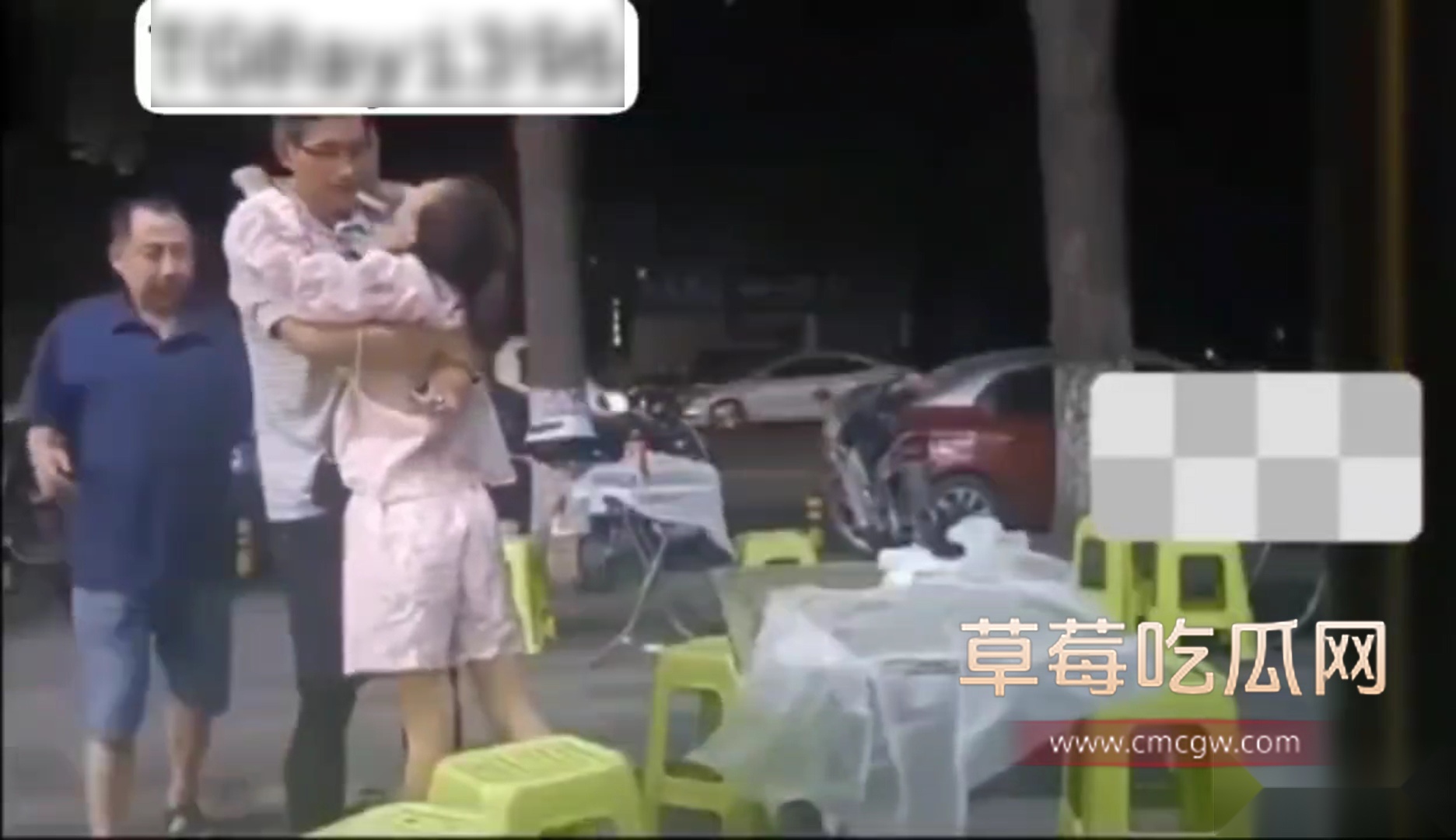 美女喝醉在路边桌子上趴着 4 美女喝醉在路边桌子上趴着 4