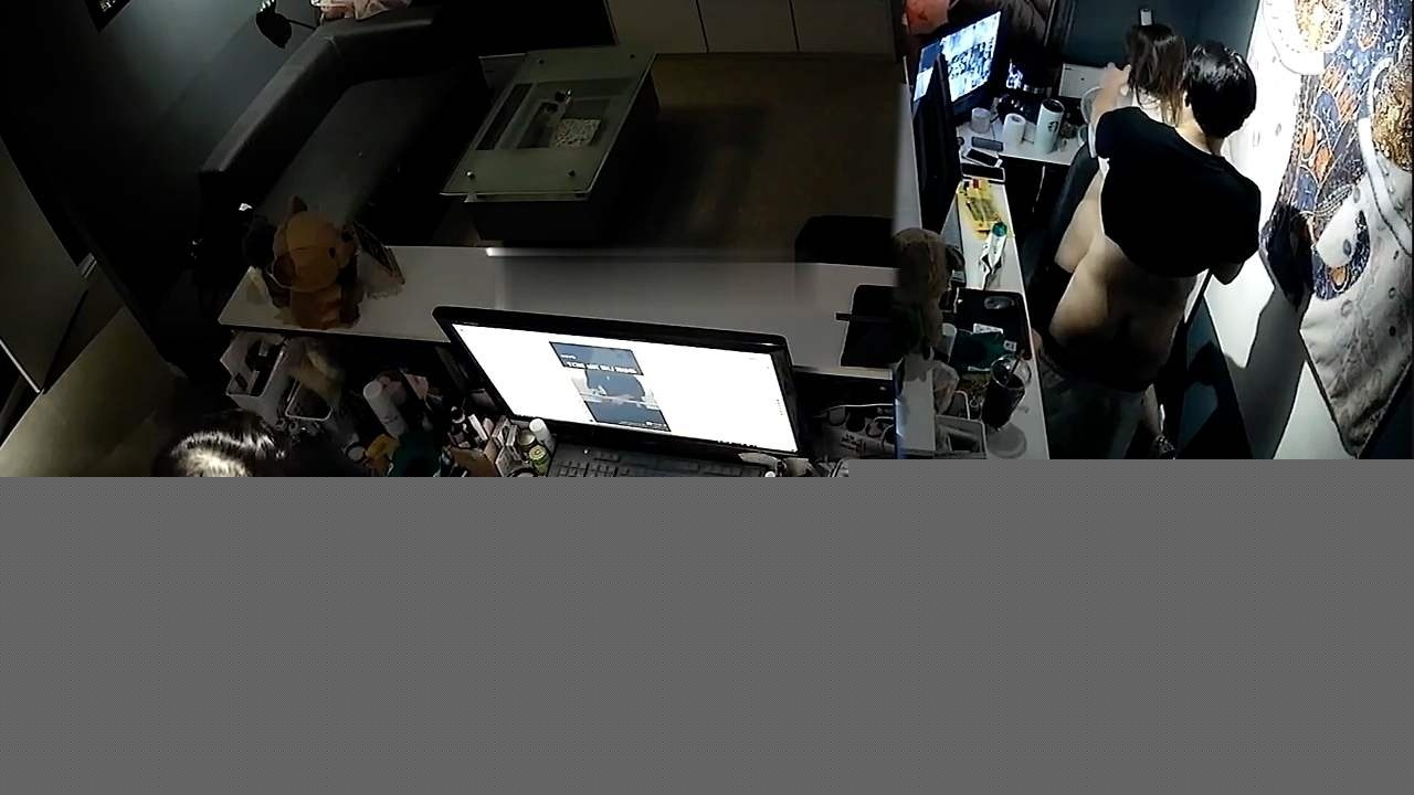 老板和职员看片 2