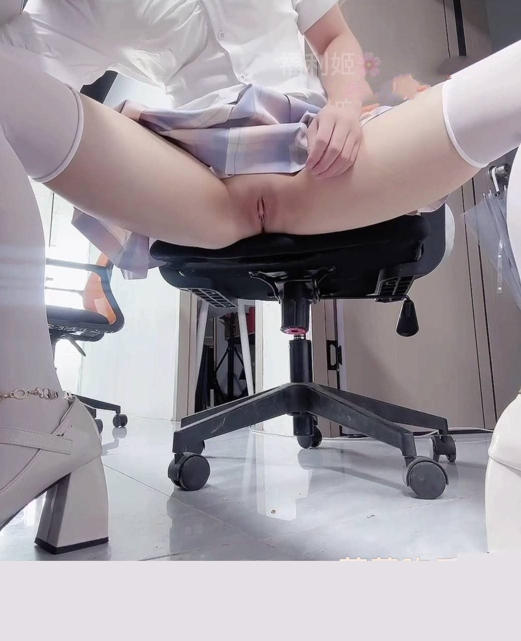 小怡奈奈大奶萝莉 8