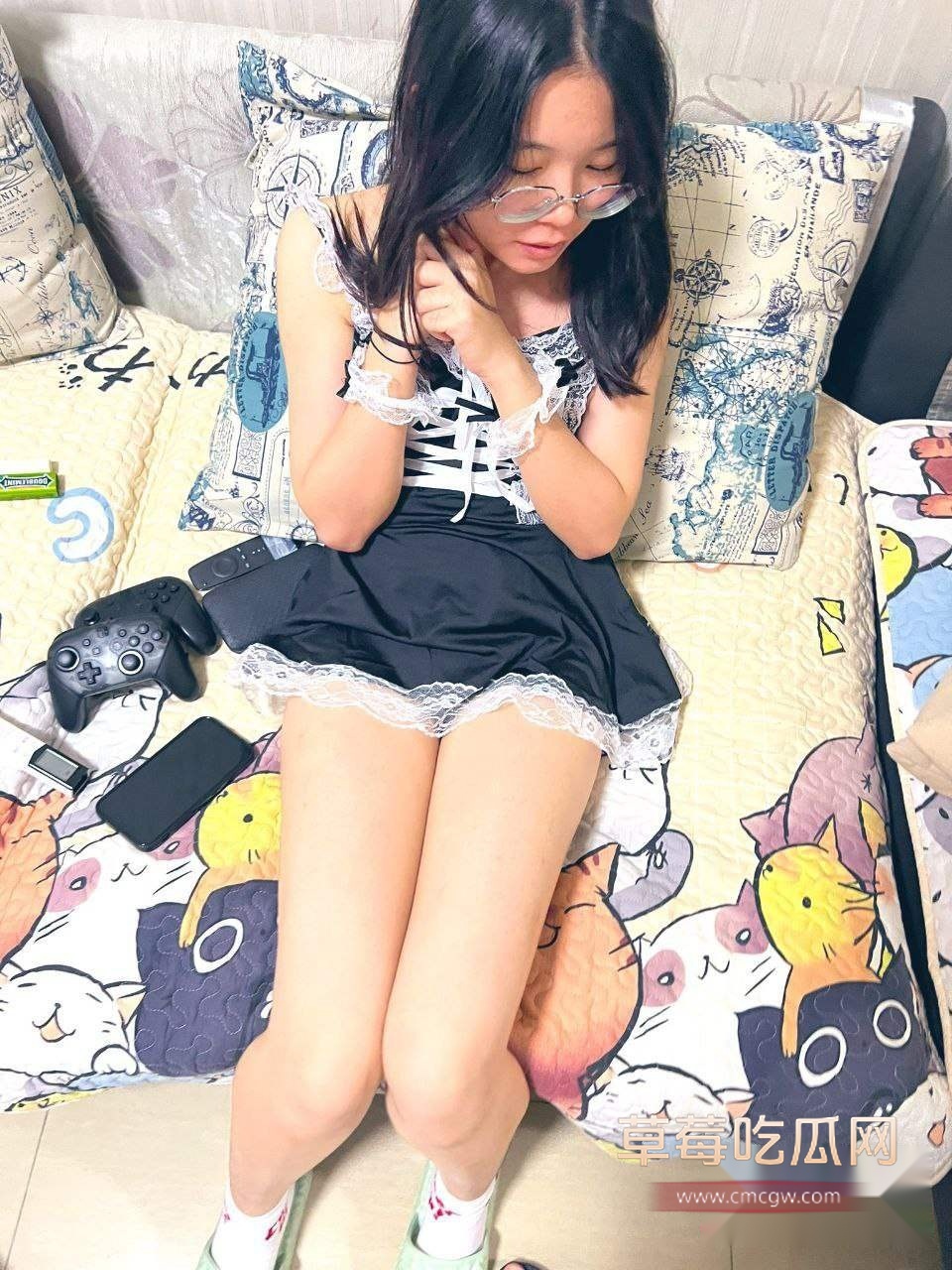 眼镜妹喜欢给主人舔鸡巴 6