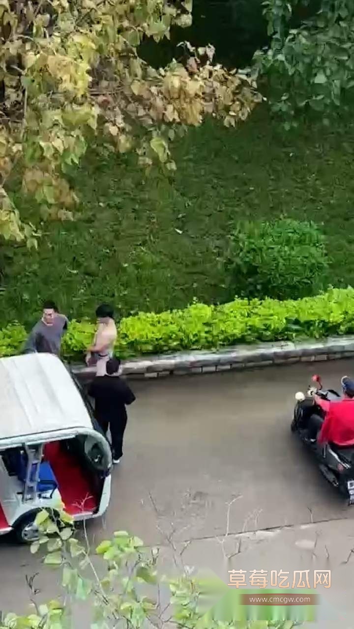 广州华立科技学院裸男事件 7 广州华立科技学院裸男事件 7