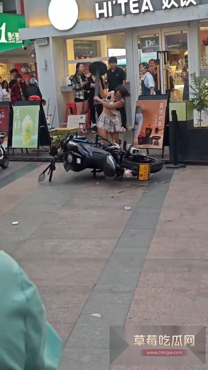 究极小坦克大闹王府井 4