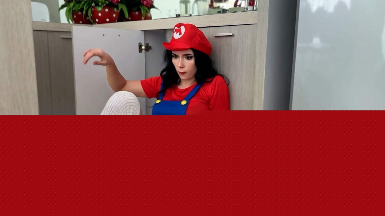 Sweetie Fox化身马里奥修理阴道 6