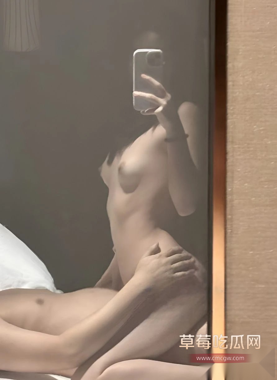 云南某女大学生李某和多个男金主做不可描述的事15