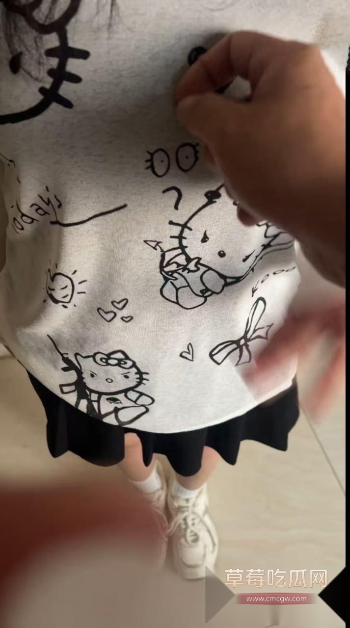 520和亲妹妹在楼梯间的激情 5