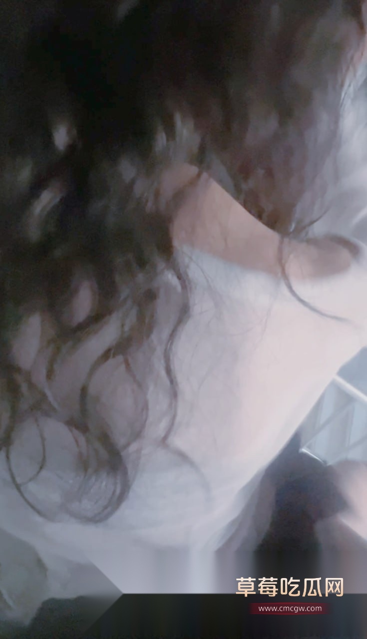 520和亲妹妹在楼梯间的激情 6