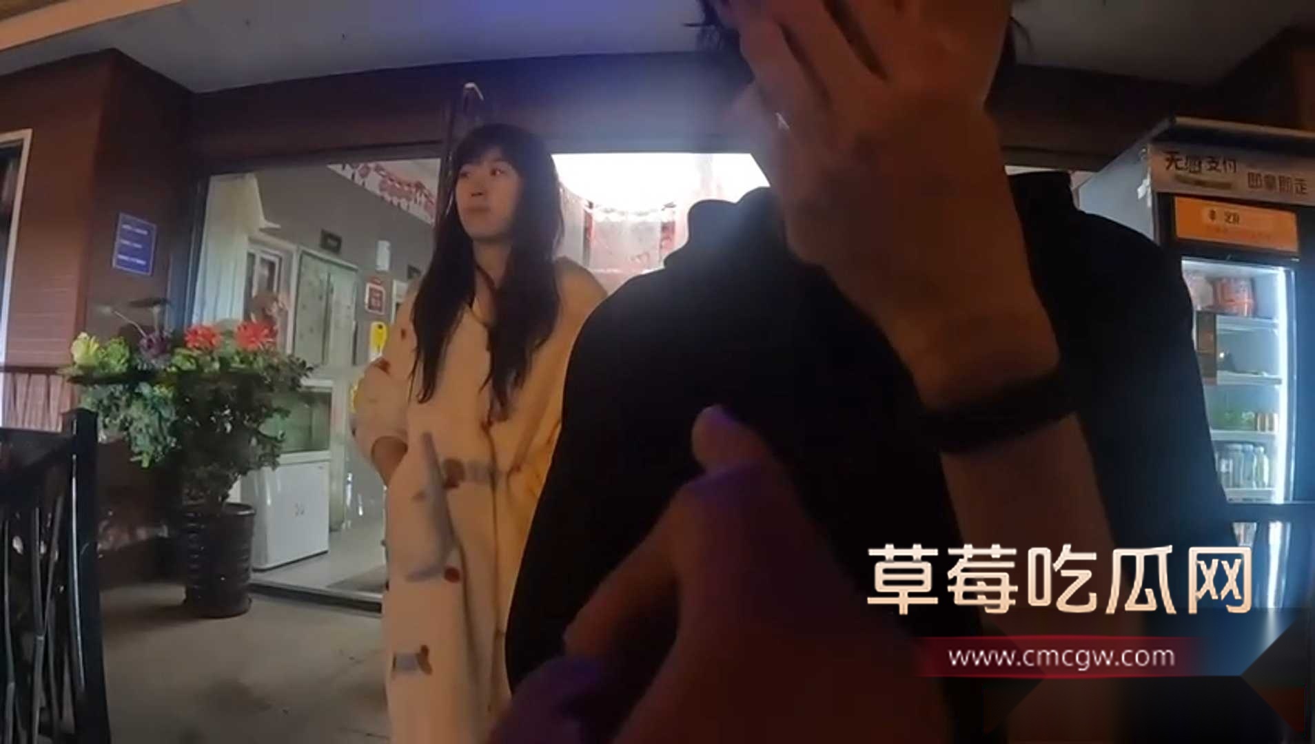 青岛小情侣偷外卖去公共厕所吃 2 青岛小情侣偷外卖去公共厕所吃 2