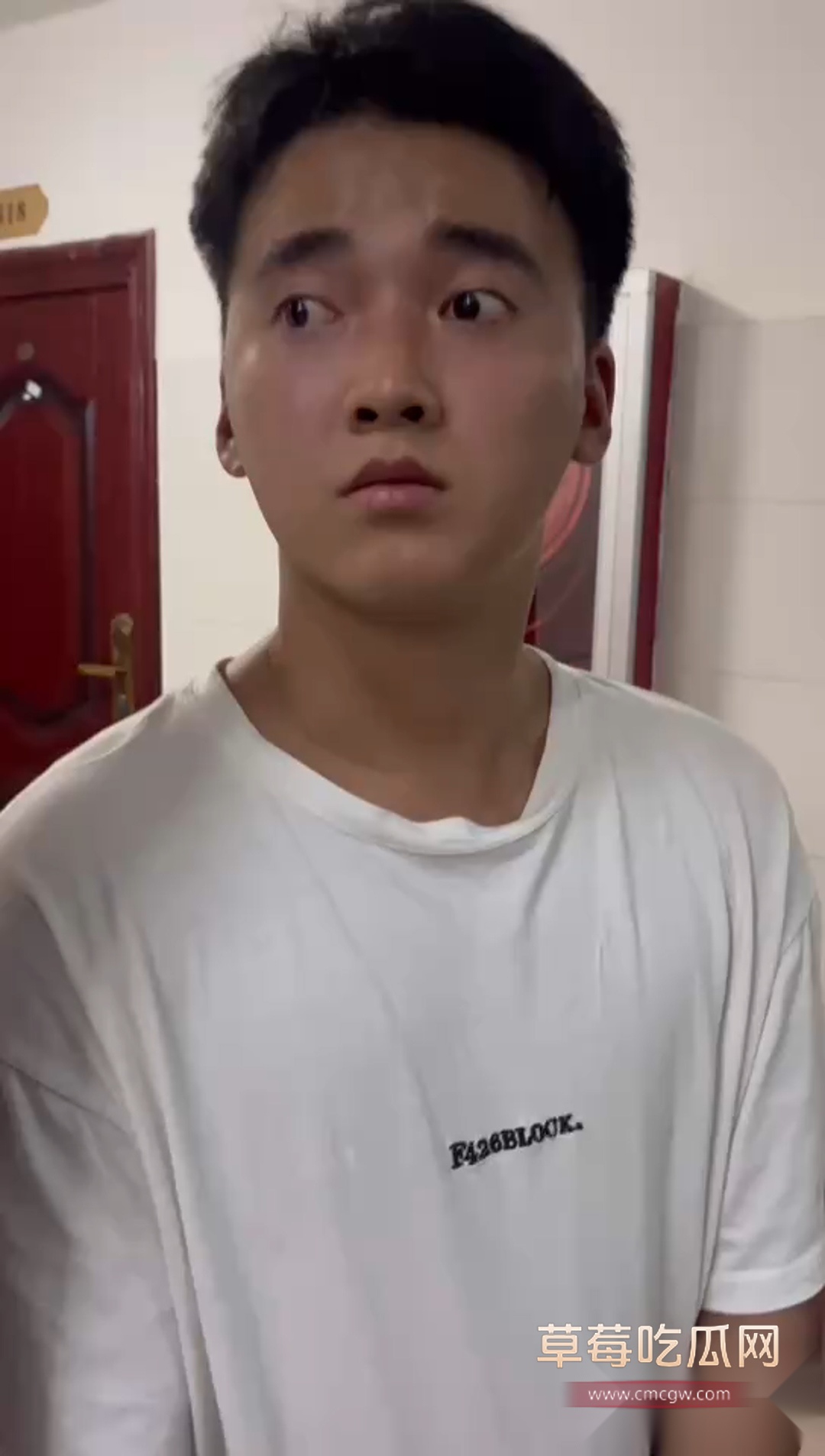 变态群友偷女生内衣导管 1