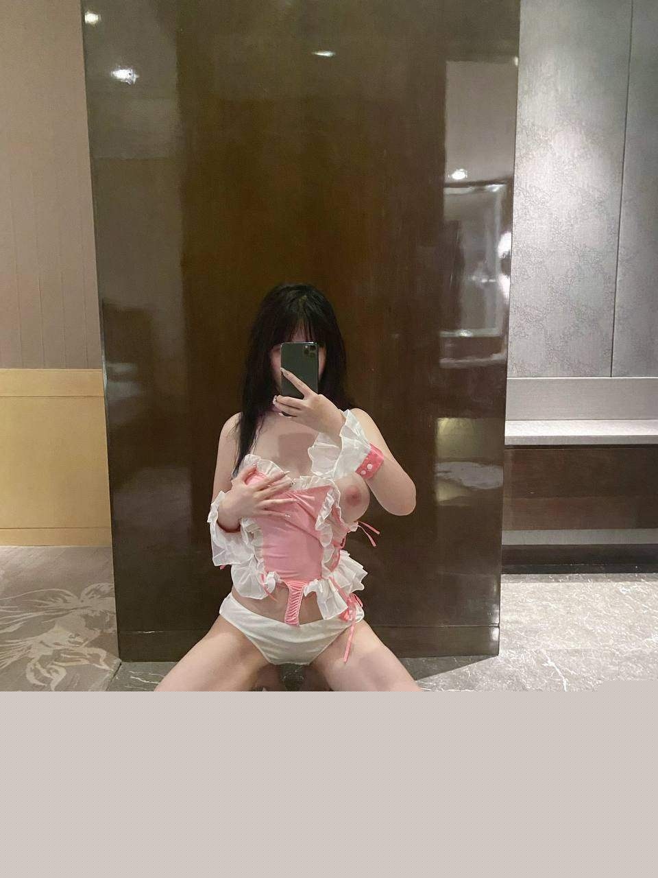 双马尾萝莉被金主后入 6