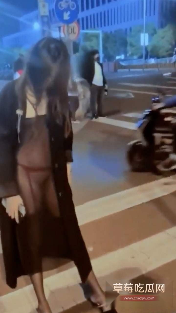 推特户外露出网黄小鲸鱼 6