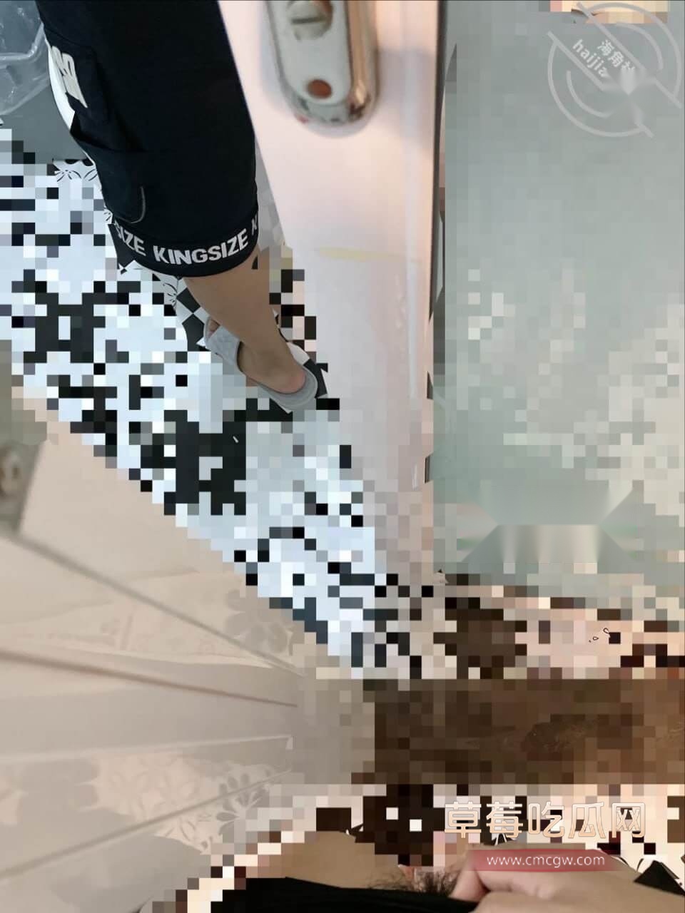 儿子洗澡时教师妈妈去浴室拿东西1.jpg 儿子洗澡时教师妈妈去浴室拿东西1.jpg