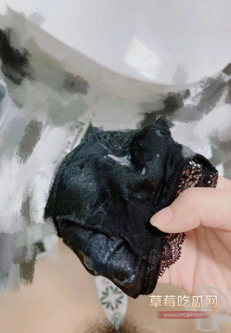 教师母亲穿着儿子射满精液的内裤做饭给老公吃3.jpg 教师母亲穿着儿子射满精液的内裤做饭给老公吃3.jpg