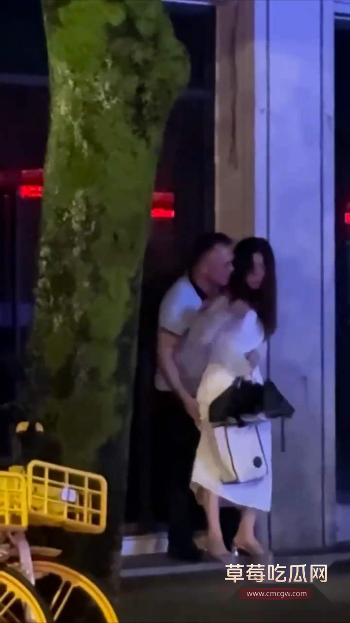 马上路对妹妹上下其手 1