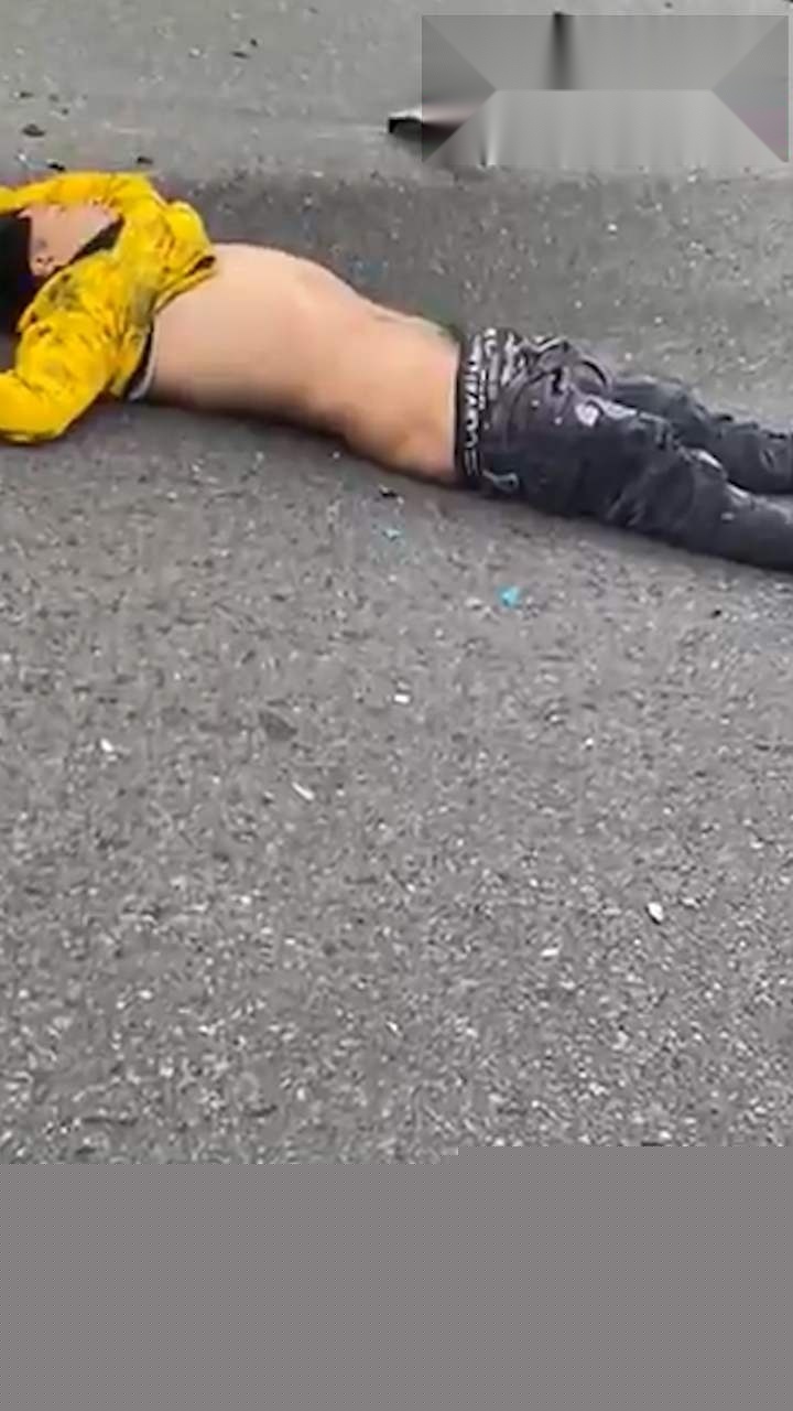 外国小伙逆行车祸 3