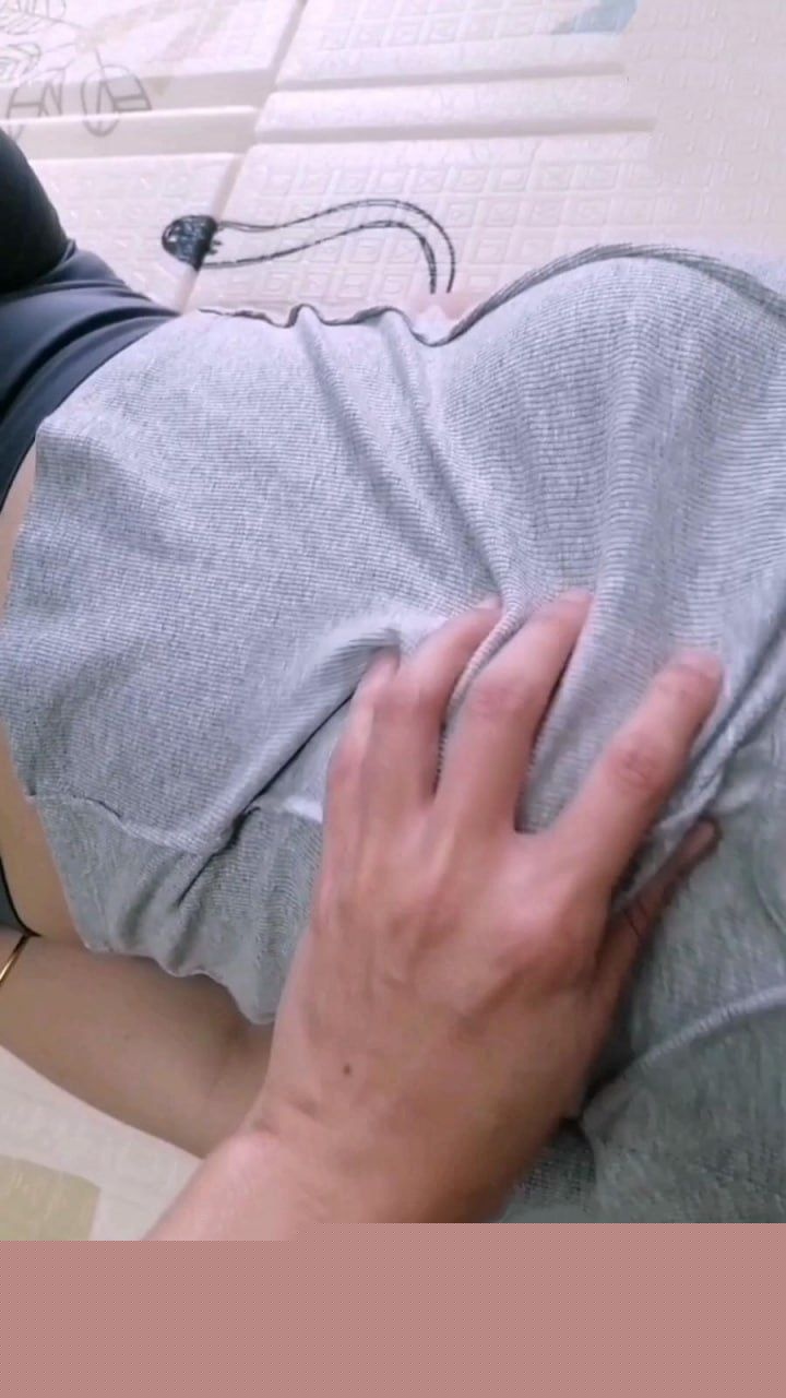 大嫂在做瑜伽被小叔子操1 大嫂在做瑜伽被小叔子操1