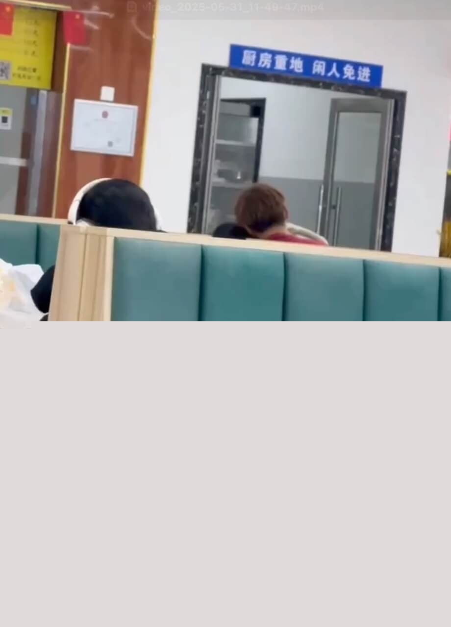 端午节食堂小情侣激情1.jpg 端午节食堂小情侣激情1.jpg