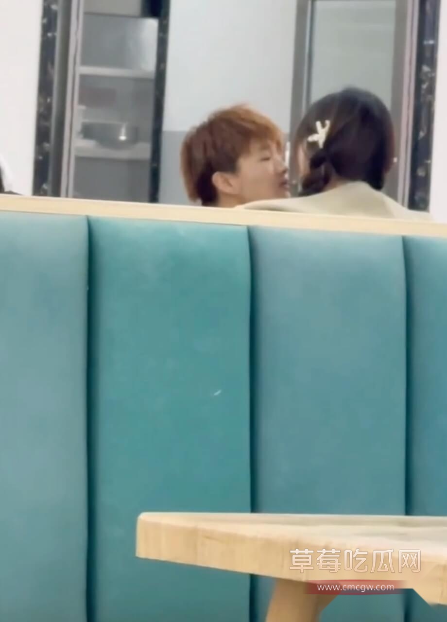 端午节食堂小情侣激情3.jpg 端午节食堂小情侣激情3.jpg