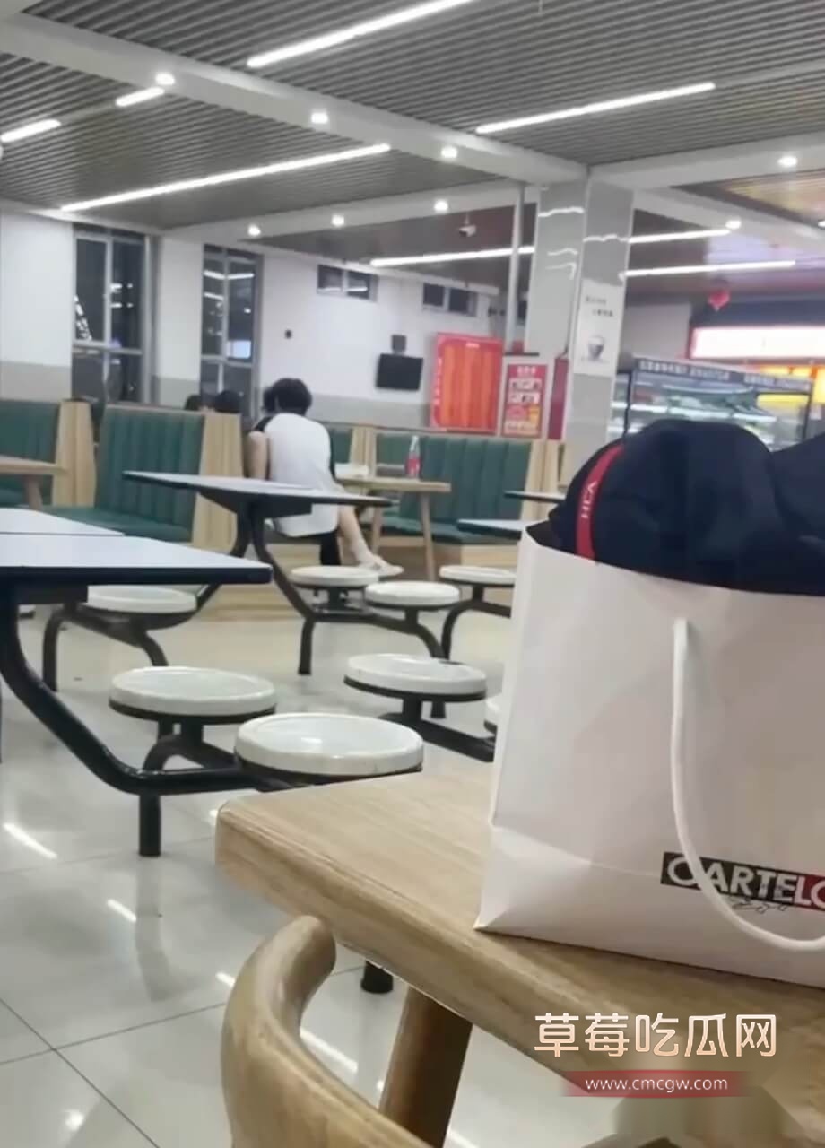 端午节食堂小情侣激情6.jpg 端午节食堂小情侣激情6.jpg