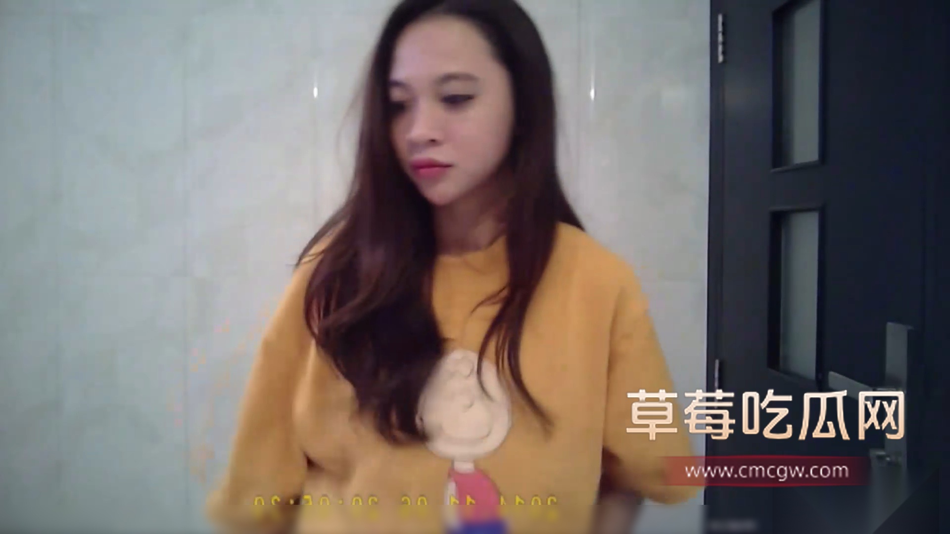 酒店浴室双面镜偷拍 5