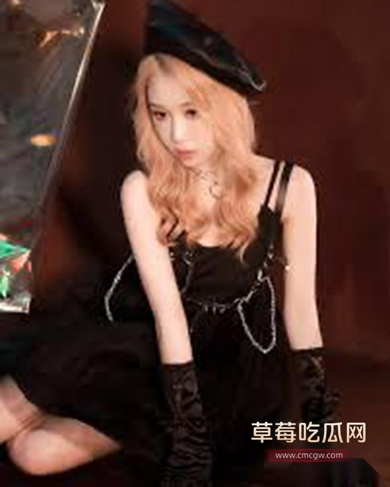 韩国女团成员Jennie酒后遭路人骚扰 5 韩国女团成员Jennie酒后遭路人骚扰 5