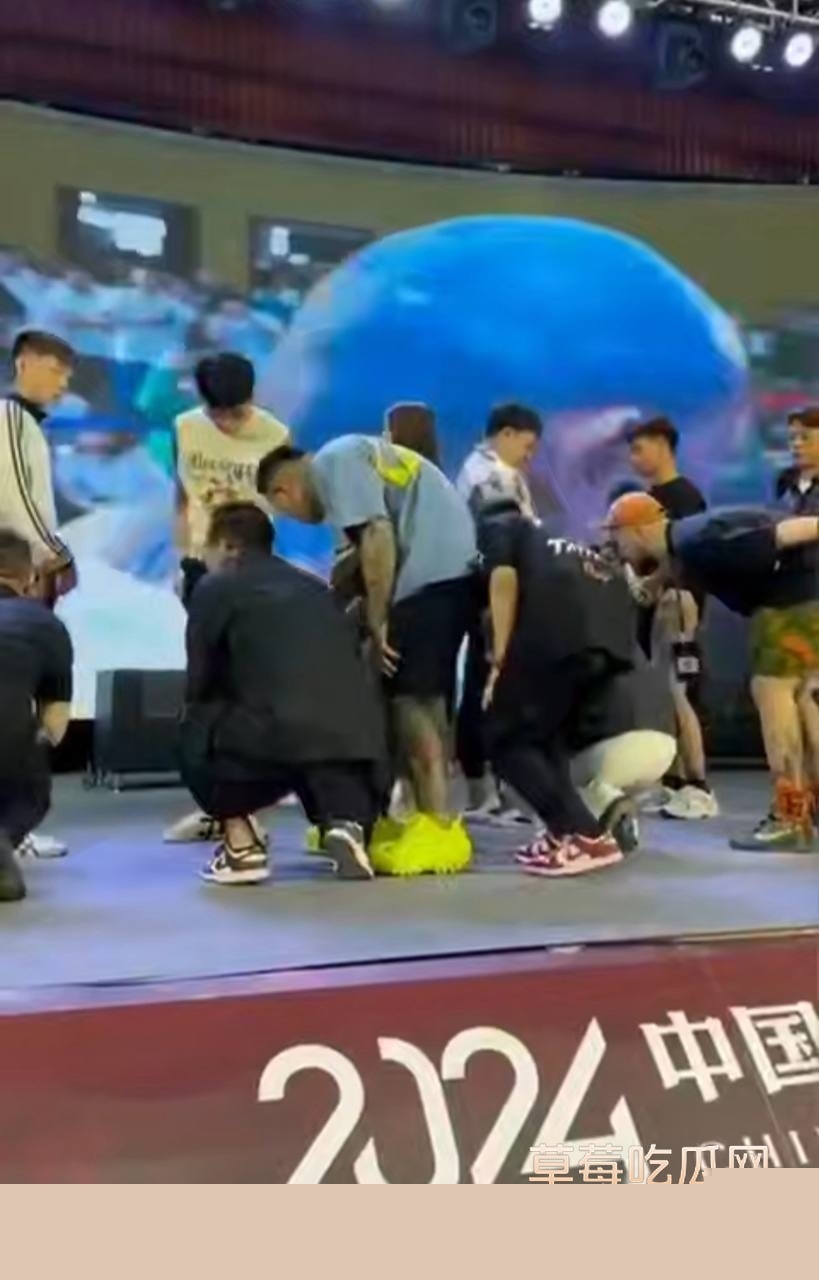 女模特露半只奶子 1 女模特露半只奶子 1