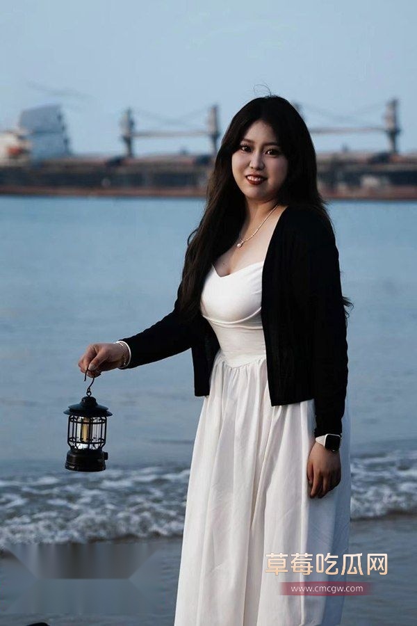 微胖女大学生出轨约炮2