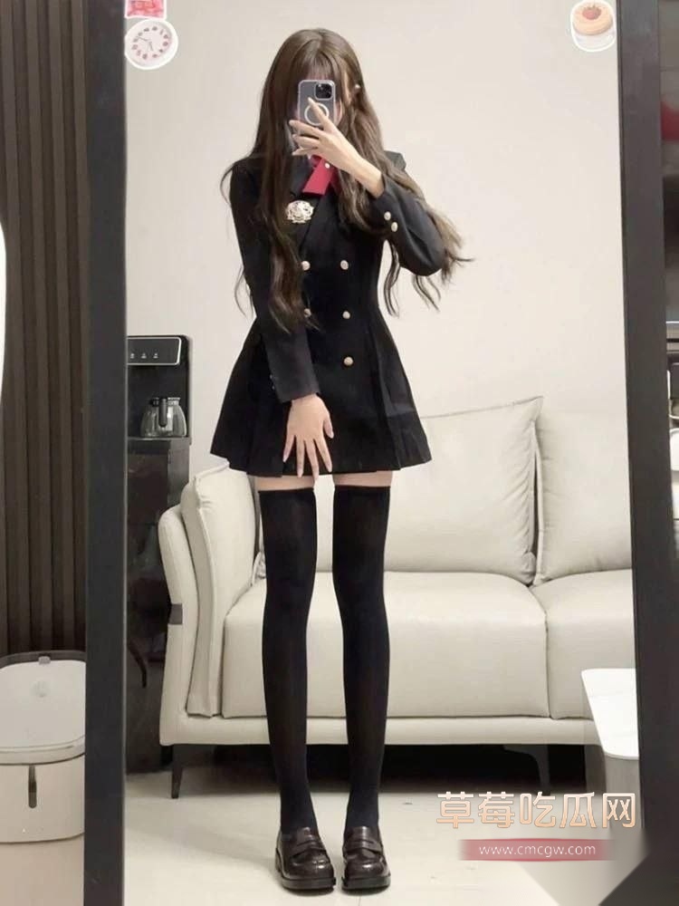 被圈养的母狗少女 3 被圈养的母狗少女 3