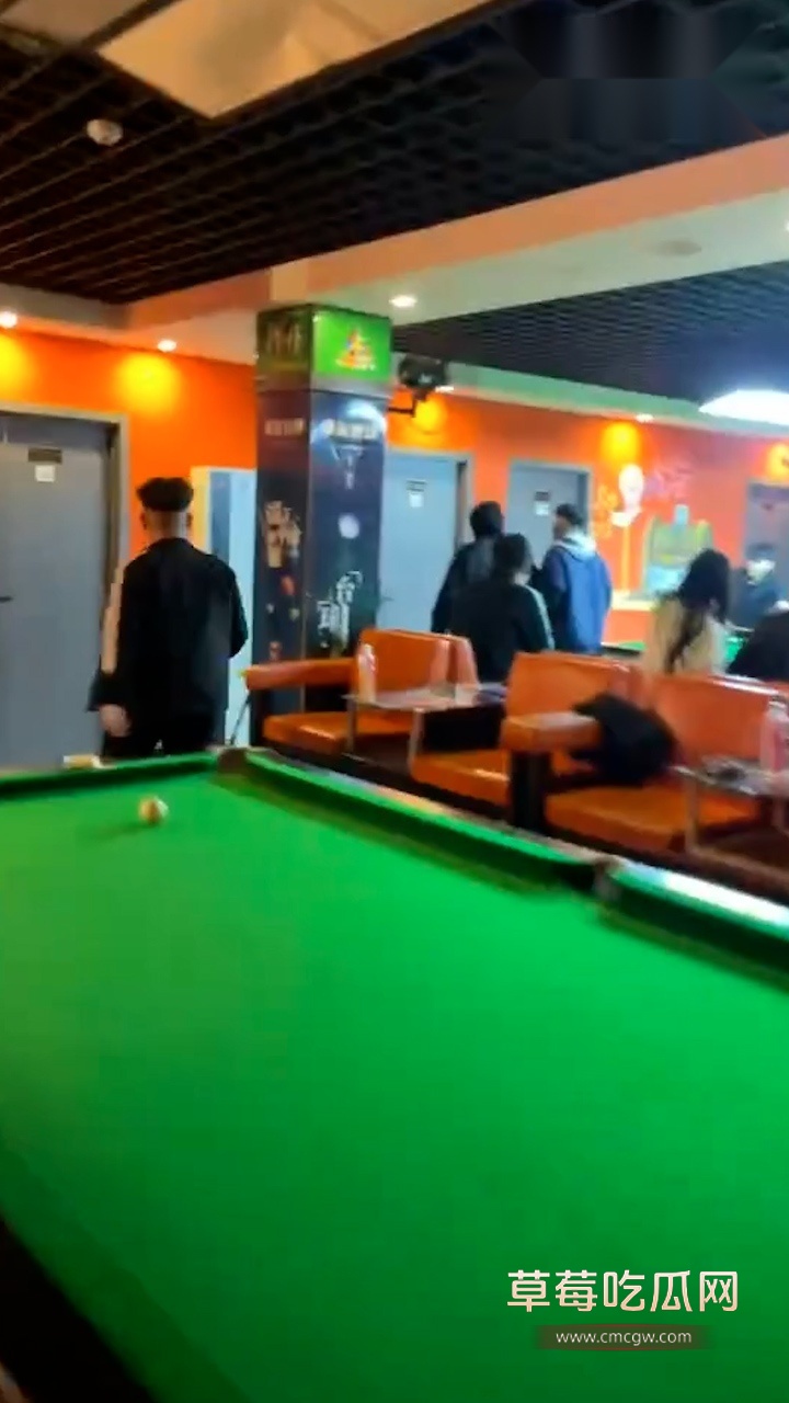 精神小伙砍人 2