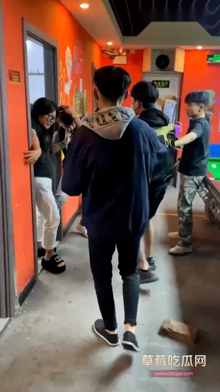 精神小伙砍人 3