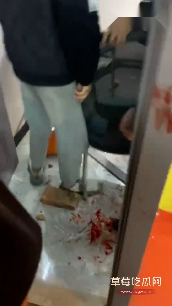 精神小伙砍人 4